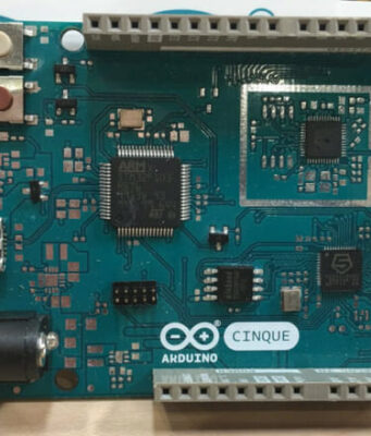 Placa de desarrollo Arduino Cinque basada en arquitectura RISC-V